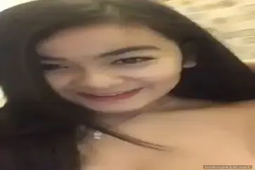 Cewek Cantik Pamer Toket Saat Video Call Pacar